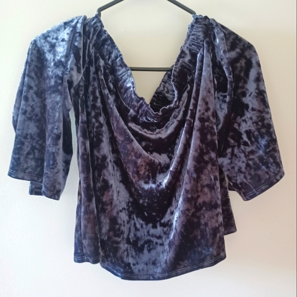 5/$25✨️NWOT🏷️Off the Shoulders Valour Top - Picture 2 of 4